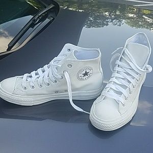 Classic Converse  Unisex Mens 8.5 / Womens 10.5